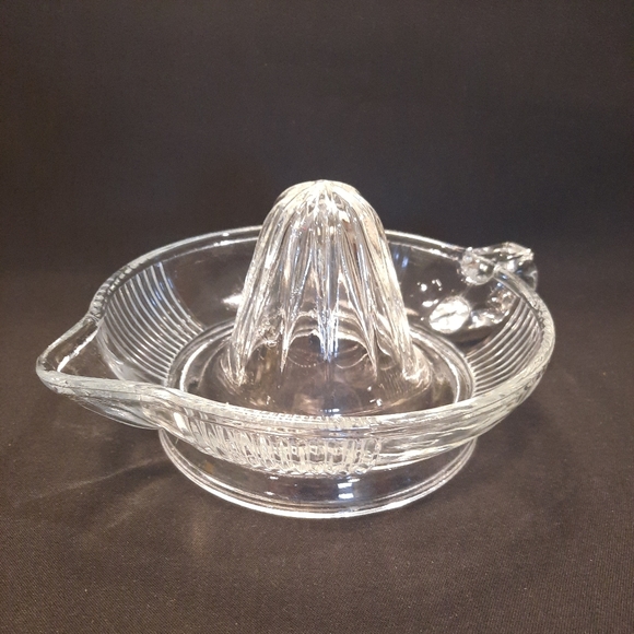 Clear Footed Handled Glass Juicer Reamer with Vertical Lines Design - Picture 3 of 7